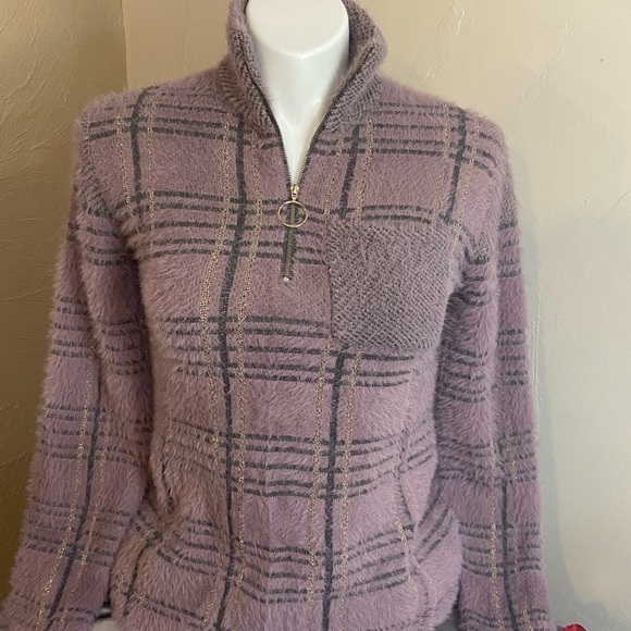 Soft Light Purple Sweater~Gold Front Metal Zipper~Front Pocket~Size Medium - Picture 6 of 7
